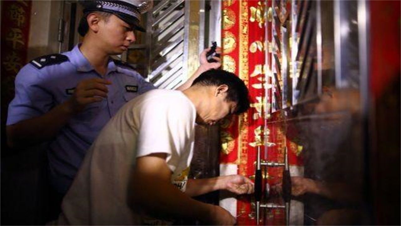 包头请开锁师傅开了锁后，师傅为什么一般都不进门，就算主人请也不进去？